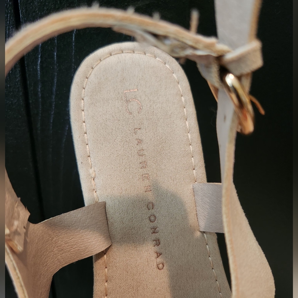 Women's Cream Scalloped Sandals Size~6 - Picture 4 of 8